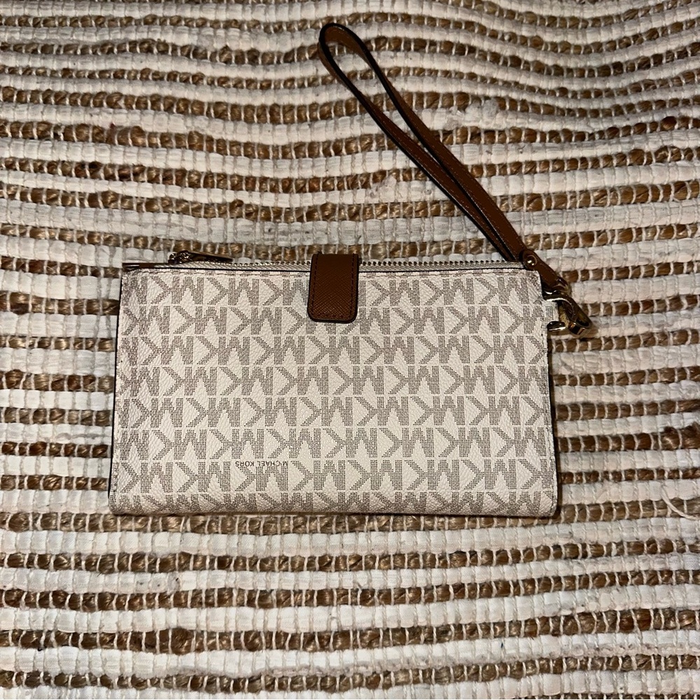 Michael Kors Cream and Tan Signature Tote with matching wallet - Picture 6 of 7